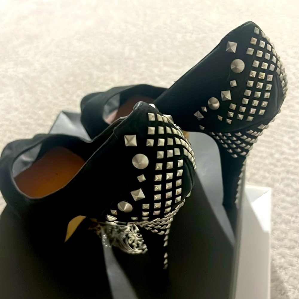 Vince Camuto Black stiletto peep toe pump